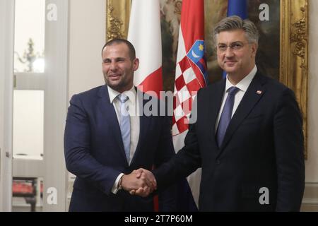 Kroatien, Zagreb, 161123. Der kroatische Premierminister Andrej Plenkovic ist Gastgeber bilateraler Treffen und Arbeitsessen, an denen der Präsident des Europäischen Rates Charles Michel, der Premierminister der Italienischen Republik Giorgia Meloni, der Premierminister der Republik Malta Robert Abela, Premierminister der Republik Polen Mateusz Morawiecki und Generalsekretärin des Europäischen Rates Therese Blanchet. Das Thema des Arbeitsessens ist die Fortsetzung der Diskussion über das neue strategische Programm der EU. Foto: Ranko Suvar/CROPIX Copyright: XxRankoxSuvarx/xCROPIXx abela plenkovic Stockfoto