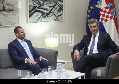 Kroatien, Zagreb, 161123. Der kroatische Premierminister Andrej Plenkovic ist Gastgeber bilateraler Treffen und Arbeitsessen, an denen der Präsident des Europäischen Rates Charles Michel, der Premierminister der Italienischen Republik Giorgia Meloni, der Premierminister der Republik Malta Robert Abela, Premierminister der Republik Polen Mateusz Morawiecki und Generalsekretärin des Europäischen Rates Therese Blanchet. Das Thema des Arbeitsessens ist die Fortsetzung der Diskussion über das neue strategische Programm der EU. Foto: Ranko Suvar/CROPIX Copyright: XxRankoxSuvarx/xCROPIXx abela plenkovic Stockfoto