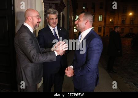 Kroatien, Zagreb, 161123. Der kroatische Premierminister Andrej Plenkovic ist Gastgeber bilateraler Treffen und Arbeitsessen, an denen der Präsident des Europäischen Rates Charles Michel, der Premierminister der Italienischen Republik Giorgia Meloni, der Premierminister der Republik Malta Robert Abela, Premierminister der Republik Polen Mateusz Morawiecki und Generalsekretärin des Europäischen Rates Therese Blanchet. Das Thema des Arbeitsessens ist die Fortsetzung der Diskussion über das neue strategische Programm der EU. Foto: Ranko Suvar/CROPIX Copyright: XxRankoxSuvarx/xCROPIXx abela plenkovic Stockfoto