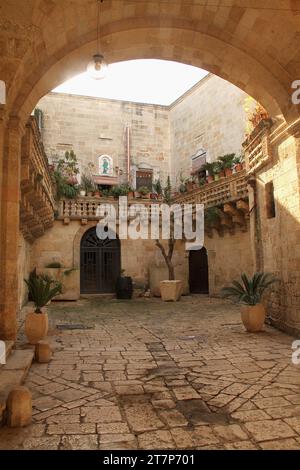 Manduria, Italien. Blick auf den Innenhof des Palazzo Corcioli-Giannuzzi aus dem 16. Jahrhundert. Stockfoto