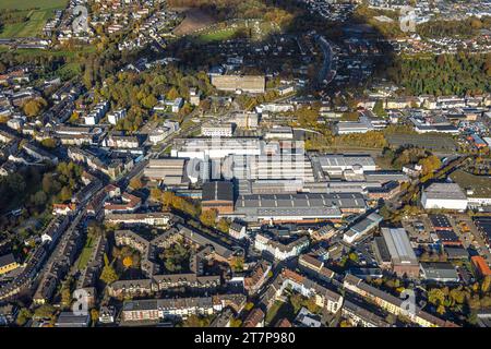 Luftbild, Gewerbegebiet mit ZF Industrieantriebe Witten GmbH Industrieanlagenanbieter, Ärztehaus Pferdebachstraße, neue Radwegbrücke Rheinischer Esel über die Pferdebachstraße und EVK Krankenhaus Pferdebachstraße, Wohngebiet Ardeystraße, Witten, Ruhrgebiet, Nordrhein-Westfalen, Deutschland ACHTUNGxMINDESTHONORARx60xEURO *** Luftansicht, Gewerbegebiet mit ZF Industrieantriebe Witten GmbH, Medizinzentrum Pferdebachstraße, neue Rheinische Esel Radwegsbrücke über Pferdebachstraße und EVK Krankenhaus Pferdebachstraße, Wohngebiet Ardeystraße, Witten, Ruhr sind Stockfoto