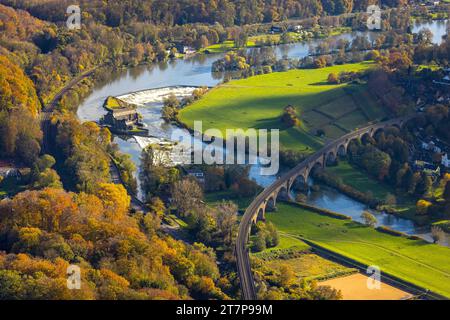 Luftbild, Wasserwerk Hohenstein und Ruhr-Viadukt-Witten Eisenbahnbrücke am Fluss Ruhr und Ruhrtal mit Wald in leuchtenden Herbstfarben, Witten, Ruhrgebiet, Nordrhein-Westfalen, Deutschland ACHTUNGxMINDESTHONORARx60xEURO *** Deutschland ATTENTIONxMINDESTHONORARx60xEURO Stockfoto