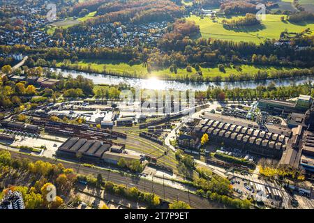 Luftbild, Deutsche Edelstahlwerke Specialty Steel GmbH & Co. KG, Hauptverwaltung Witten, am Fluss Ruhr und Ruhraue im Gegenlicht, herbstlicher Wald mit Wohngebiet Ortsteil Bommern, Witten, Ruhrgebiet, Nordrhein-Westfalen, Deutschland ACHTUNGxMINDESTHONORARx60xEURO *** Luftansicht, Deutsche Edelstahlwerke Specialty Steel GmbH Co KG, Hauptsitz Witten, an der Ruhr und Ruhraue im Hinterlicht, Herbstwald mit Wohngebiet Bommern, Witten, Witten Ruhrgebiet, Nordrhein-Westfalen, Deutschland ATTENTIONxMINDESTHONORARx60xEURO Credit: Imago/Alamy Live News Stockfoto