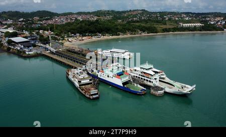 itaparica, bahia, brasilien - 13. oktober 2023: Luftaufnahme des Bom Despacho Seehafen auf der Insel Itaparica. Stockfoto