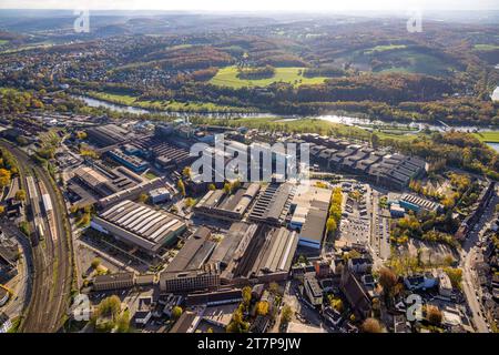 Luftbild, Deutsche Edelstahlwerke Specialty Steel GmbH & Co. KG Werksgelände am Fluss Ruhr und Ruhraue im Ruhrtal im Gegenlicht, links der Hauptbahnhof Witten, herbstlicher Wald mit Wohngebiet Ortsteil Bommern, Witten, Ruhrgebiet, Nordrhein-Westfalen, Deutschland ACHTUNGxMINDESTHONORARx60xEURO *** Luftansicht, Deutsche Edelstahlwerke Specialty Steel GmbH Co KG Werksgelände an der Ruhr und Ruhraue im Ruhrtal im Hinterlicht, links der Hauptbahnhof Witten, Herbstwald mit Wohngebiet Bommern, Witten, Ruhrgebiet, Nordrhein-Westfalen, Deutschland ATTENTIONxMIN Stockfoto