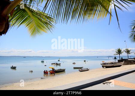 itaparica, bahia, brasilien - 13. oktober 2023: Blick auf einen Strand auf der Insel Itaparica. Stockfoto