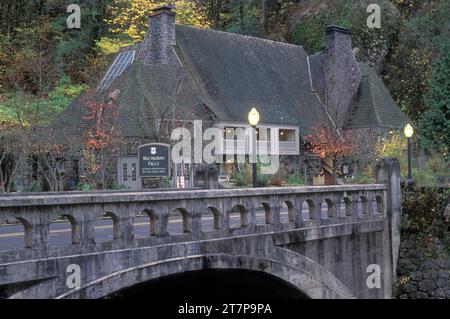 Multnomah Falls Lodge, Mt Hood National Forest, Columbia River Gorge National Scenic Area, Oregon Stockfoto