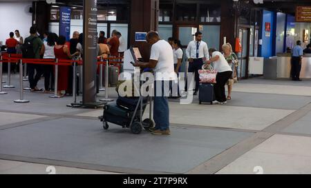 porto seguro, bahia, brasilien - 20. oktober 2023: Lounge am Flughafen Porto Seguro im äußersten Süden von Bahia. Stockfoto