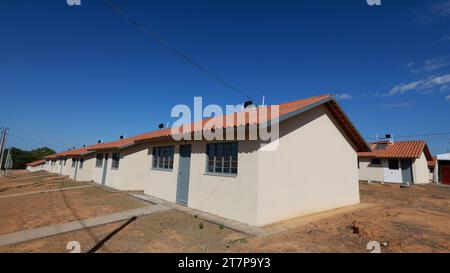 santa maria da vitoria, bahia, brasilien - 23. oktober 2023: Blick auf eine Eigentumswohnung mit beliebten Häusern aus dem Minha Casa, Minha Vida Programm im Bundesstaat Stockfoto