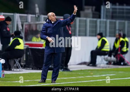 Vaduz, Liechtenstein. November 2023. Vaduz, Liechtenstein, 16. November 2023: Cheftrainer Roberto Martínez (Portugal) Gesten beim Fußball-Spiel der UEFA-Europameisterschaft zwischen Liechtenstein und Portugal im Rheinpark Stadion in Vaduz, Liechtenstein. (Daniela Porcelli/SPP) Credit: SPP Sport Press Photo. /Alamy Live News Stockfoto