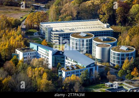 Luftbild, FEZ Forschungs- und Entwicklungszentrum sowie ZBZ Zahnmedizinisch-biowissenschaftliches Forschungs- und Entwicklungszentrum und neugebautes Parkhaus an der Universität Witten/Herdecke, Annen, Witten, Ruhrgebiet, Nordrhein-Westfalen, Deutschland ACHTUNGxMINDESTHONORARx60xEURO *** Luftsicht, FEZ Forschungs- und Entwicklungszentrum Dental Biosciences ZBZ und neu errichtetes Parkhaus an der Universität Witten Herdecke, Annen, Witten, Ruhrgebiet, Nordrhein-Westfalen, Deutschland ACHTUNGxMINDESTHONORARx60xEURO Credit: Imago/Alamy Live News Stockfoto