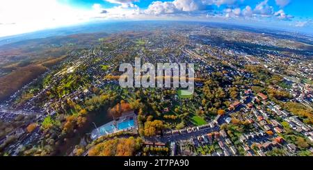 Luftbild, Blick zur Innenstadt über das Wohngebiet Ortsteil Annen, Freibad Annen Freizeitgestaltung und Baumallee mit herbstlichen Laubbäumen an der Steinbachstraße, Fernsicht mit blauem Himmel, Erdkugel, Fisheye Aufnahme, Fischaugen Aufnahme, 360 Grad Aufnahme, winzige Welt, kleiner Planet, Fisheye Bild, Annen, Witten, Ruhrgebiet, Nordrhein-Westfalen, Deutschland ACHTUNGxMINDESTHONORARx60xEURO *** Blick auf die Innenstadt über das Wohngebiet Annen, Freibad Annen Freizeitaktivitäten und Baumallee mit herbstlichen Laubbäumen an der Steinbachstraße, entferntes V Stockfoto