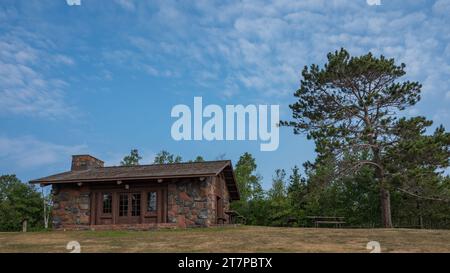 Historisches Lakeview Shelter im Gooseberry Falls State Park in Minnesota Stockfoto