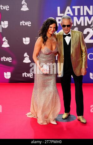 November 2023, Sevilla, Andalusien, Spanien: Andrea Bocelli, Veronica Berti nimmt während der 24. jährlichen Latin GRAMMY Awards auf der FIBES am 16. November 2023 in Sevilla, Spanien (Foto: © Jack Abuin/ZUMA Press Wire) NUR ZUR REDAKTIONELLEN VERWENDUNG Teil! Nicht für kommerzielle ZWECKE! Stockfoto