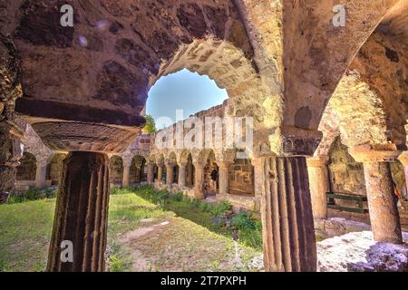 Basilika Concattedrale di San Bartolomeo, Kathedrale, Äußere, Kreuzgang, ILipari, Lipari-Inseln, Äolische Inseln, Sizilien, Italien Stockfoto