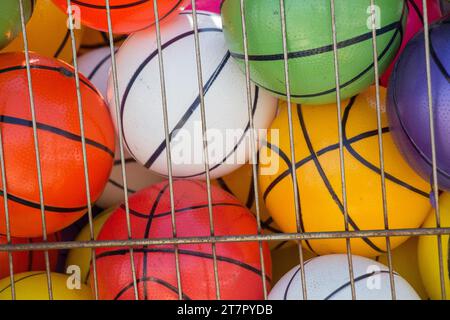 Gummiball von verschiedener Farbe als Hintergrund Stockfoto