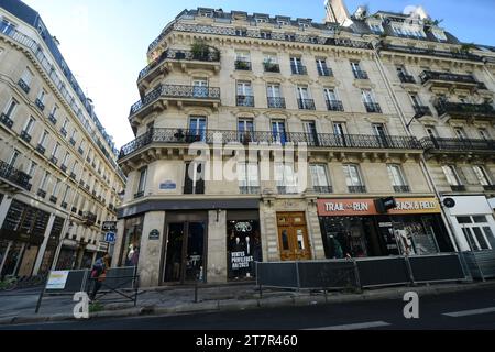 Wunderschöne Gebäude auf der Etienne Marcel in Paris, Frankreich. Stockfoto