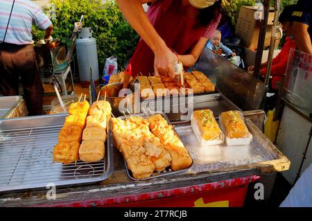 Frisch gegrillter stinkender Tofu mit Gemüse Stockfoto