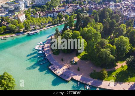 Blick aus der Vogelperspektive auf den See von Annecy Stockfoto