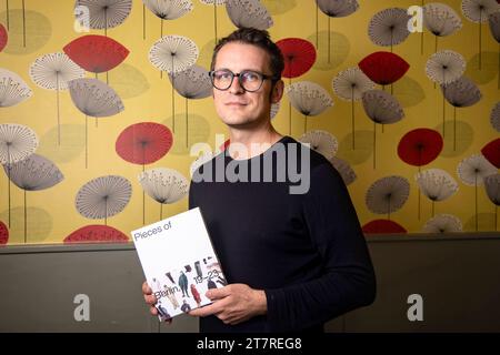 Fotograf und Autor des Fotografie-Buchband Stücke von Berlin posiert für ein Bild in Berlin am 8. November 2023. Florian Reischauer *** Fotograf und Autor des Fotobuches Pieces of Berlin posiert am 8. November 2023 für ein Bild in Berlin Florian Reischauer Credit: Imago/Alamy Live News Stockfoto