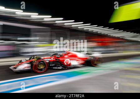 Las Vegas, Etats Unis. November 2023. 55 SAINZ Carlos (Spa), Scuderia Ferrari SF-23, Action während des Formel 1 Heineken Silver Las Vegas Grand Prix 2023, 21. Runde der Formel 1 Weltmeisterschaft 2023 vom 17. Bis 19. November 2023 auf dem Las Vegas Strip Circuit in Las Vegas, USA - Foto DPPI Credit: DPPI Media/Alamy Live News Stockfoto