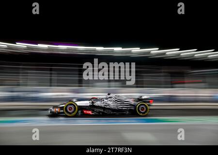 Las Vegas, Etats Unis. November 2023. 22 TSUNODA Yuki (Jap), Scuderia AlphaTauri AT04, Action während des Formel 1 Heineken Silver Las Vegas Grand Prix 2023, 21. Runde der Formel 1 Weltmeisterschaft 2023 vom 17. Bis 19. November 2023 auf dem Las Vegas Strip Circuit in Las Vegas, USA - Foto DPPI Credit: DPPI Media/Alamy Live News Stockfoto