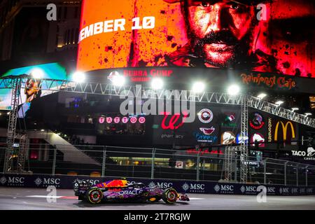 Las Vegas, Etats Unis. November 2023. 11 PEREZ Sergio (mex), Red Bull Racing RB19, Action während des Formel 1 Heineken Silver Las Vegas Grand Prix 2023, 21. Runde der Formel 1 Weltmeisterschaft 2023 vom 17. Bis 19. November 2023 auf dem Las Vegas Strip Circuit, in Las Vegas, USA - Foto DPPI Credit: DPPI Media/Alamy Live News Stockfoto