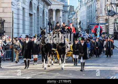 Worshipful Company of Coachmakers and Coach Harness Macher bei der Lord Mayor's Show Prozession 2023 in Geflügel, in der City of London, Großbritannien Stockfoto