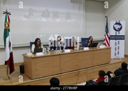 Nicht Exklusiv: 16. November 2023, Mexiko-Stadt. Der Lehrer Alejandro Celorio Alcántara nahm an der Eröffnung des Seminars Teil. Die Variou Stockfoto