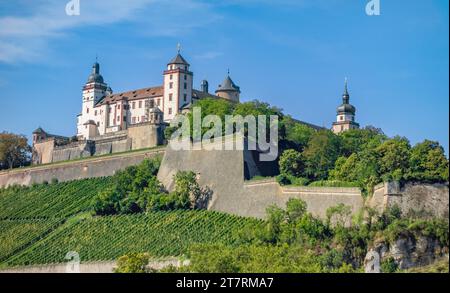 Die Festung Marienberg in Würzburg, eine Stadt in der fränkischen Region bayerns im Sommer Stockfoto