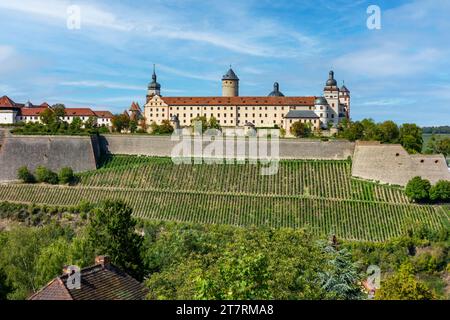 Die Festung Marienberg in Würzburg, eine Stadt in der fränkischen Region bayerns im Sommer Stockfoto