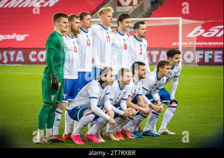 Oslo, Norwegen. November 2023. Die Startelf der Färöer für das Fußballspiel zwischen Norwegen und Färöer im Ullevaal Stadion in Oslo. (Foto: Gonzales Photo/Alamy Live News Stockfoto