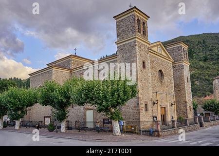 Potes chuch. Alte gotische Kirche San Vicente in Potes, Kantabrien, Spanien Stockfoto