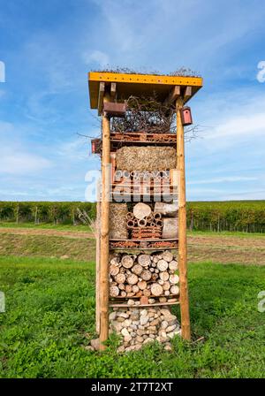 Insektenhotel in der Nähe der Wallfahrtskirche Birnau, Uhldingen-Mühlhofen am Bodensee, Baden-Württemberg, Deutschland, Europa Stockfoto