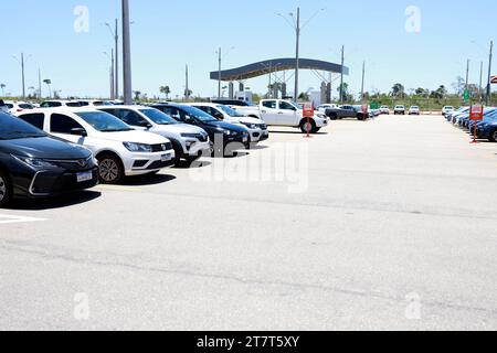 Flughafen vitoria da Conquista, bahia, brasilien - 11. november 2023: Fahrzeuge werden auf dem Parkplatz des Flughafens Vitoria da Conquista gesehen. VITORIA da CONQUISTA BAHIA BRASILIEN Copyright: XJoaxSouzax 111123JOA4311733 Credit: Imago/Alamy Live News Stockfoto