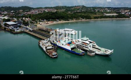 Bom Despacho Terminal itaparica, bahia, brasilien - 13. oktober 2023: Luftansicht auf den Bom Despacho Sea Terminal auf der Insel Itaparica. ITAPARICA BAHIA BRASILIEN Copyright: XJoaxSouzax 131023JOA4312754 Credit: Imago/Alamy Live News Stockfoto