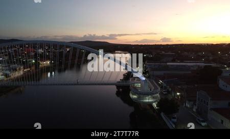 Kabelsteg santa maria da vitoria, bahia, brasilien - 23. oktober 2023: Kabelsteg im westlichen Bahia. SANTA MARIA da VITORIA BAHIA BRASILIEN Copyright: XJoaxSouzax 231023JOA4317507 Credit: Imago/Alamy Live News Stockfoto