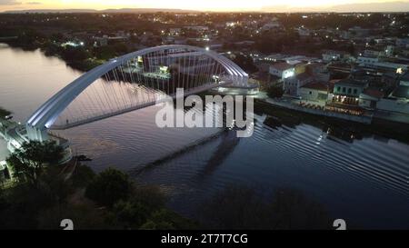 Kabelsteg santa maria da vitoria, bahia, brasilien - 23. oktober 2023: Kabelsteg im westlichen Bahia. SANTA MARIA da VITORIA BAHIA BRASILIEN Copyright: XJoaxSouzax 231023JOA4317510 Credit: Imago/Alamy Live News Stockfoto