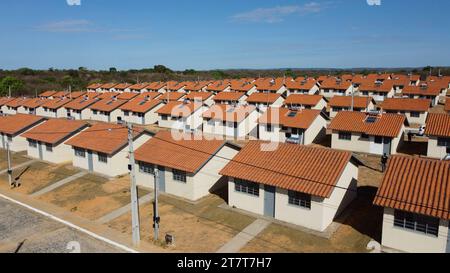 Regierungswohnungsprogramm santa maria da vitoria, bahia, brasilien - 23. oktober 2023: Blick auf ein Wohnhaus mit beliebten Häusern aus dem Minha Casa, Minha Vida Programm im Bundesstaat Bahia. SANTA MARIA da VITORIA BAHIA BRASILIEN Copyright: XJoaxSouzax 231023JOA4317556 Credit: Imago/Alamy Live News Stockfoto