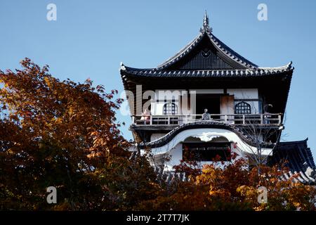 Historisches Inuyama Castle nördlich von Nagoya, Japan an einem klaren Tag Stockfoto