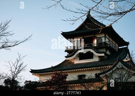 Historisches Inuyama Castle nördlich von Nagoya, Japan an einem klaren Tag Stockfoto