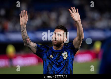 Buenos Aires, Argentinien. November 2023. Lionel Messi aus Argentinien weht vor dem Qualifikationsspiel zur FIFA Fussball-Weltmeisterschaft 2026 zwischen Argentinien und Uruguay im Estadio Alberto J. Armando. Ergebnis: Argentinien 0:2 Uruguay Credit: SOPA Images Limited/Alamy Live News Stockfoto