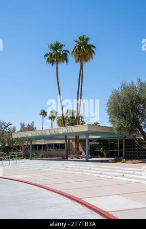 Palm Springs, Kalifornien - 13. Mai 2023: Eingang der Palm Springs City Hall in Kalifornien, USA Stockfoto