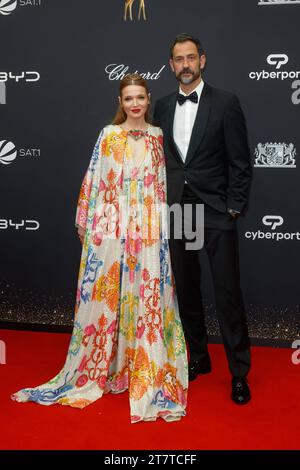 Bambi Verleihung 2023 Karoline Herfurth und Christopher Doll bei der Bambi Verleihung 2023 im Studio 9 der Bavaria Filmstadt am 16.11.2023 in München. *** Bambi Awards 2023 Karoline Herfurth und Christopher Doll bei den Bambi Awards 2023 im Studio 9 der Bavaria Filmstadt am 16 11 2023 in München Copyright: XEventpressxKochanx Credit: Imago/Alamy Live News Stockfoto