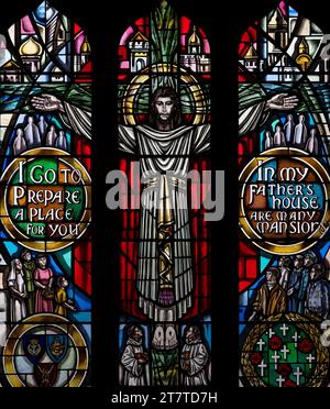 21. Jahrhundert Buntglas mit der Darstellung von St. John: Kapitel 14 Verse 3-5, „I Go to Preparate a Place for You“, St. Michael's Church, Workington, Cumbria, Großbritannien Stockfoto