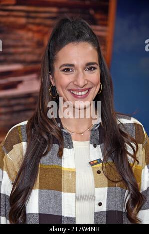 Sally Özcan beim RTL SPENDENMARATHON in den EMG Studios in Hürth bei Köln am 17.11.2023 *** Sally Özcan bei der RTL SPENDENMARATHON in den EMG Studios in Hürth bei Köln am 17 11 2023 Stockfoto