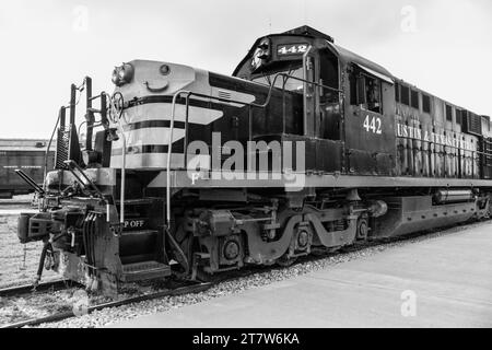 1960 Alco Diesellokomotive Nummer 442 im aktiven Dienst für den Austin Steam Train Association, während die Dampflokomotive 1916 repariert wird. Stockfoto