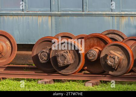 Austin Steam Train Association Railroad Yard im Cedar Park, Texas, Zugdepot. Dieser touristische Zug trägt dazu bei, die alten Züge zu erhalten. Stockfoto