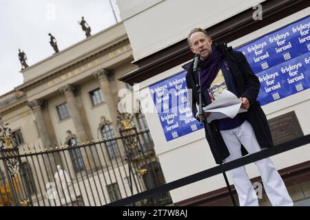 X Freitage für Israel, Kundgebung, Demonstration, am 17.11.2023 in Berlin, HU-Berlin, Humboldt Universität, Humboldt Uni, Deutschland *** X Freitage für Israel, Rallye, Demonstration, am 17 11 2023 in Berlin, HU Berlin, Humboldt Universität, Humboldt Uni, Deutschland Credit: Imago/Alamy Live News Stockfoto