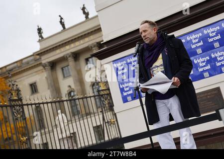 X Freitage für Israel, Kundgebung, Demonstration, am 17.11.2023 in Berlin, HU-Berlin, Humboldt Universität, Humboldt Uni, Deutschland *** X Freitage für Israel, Rallye, Demonstration, am 17 11 2023 in Berlin, HU Berlin, Humboldt Universität, Humboldt Uni, Deutschland Credit: Imago/Alamy Live News Stockfoto